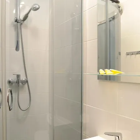 Parco vacanze Baza Hotelowa Bobrowiecka 9 3*