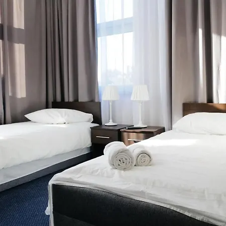 Holiday park Baza Hotelowa Bobrowiecka 9 3*