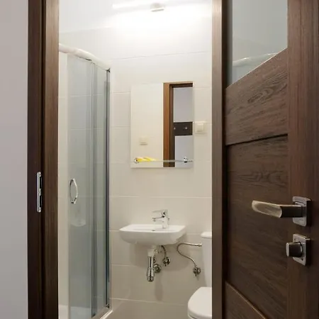 Baza Hotelowa Bobrowiecka 9 3* Варшава