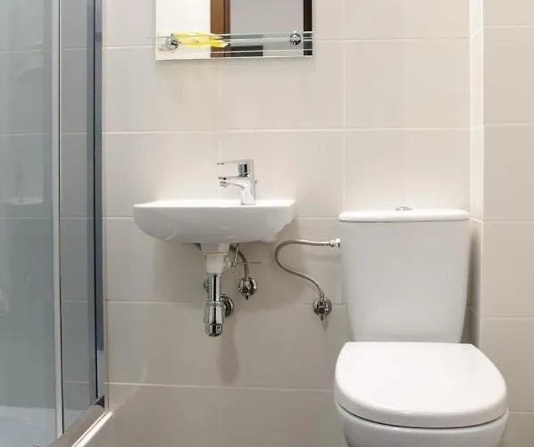 Baza Hotelowa Nowe Horyzonty Kompleks wypoczynkowy Warszawa