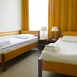 Baza Hotelowa Bobrowiecka 9 假日公园